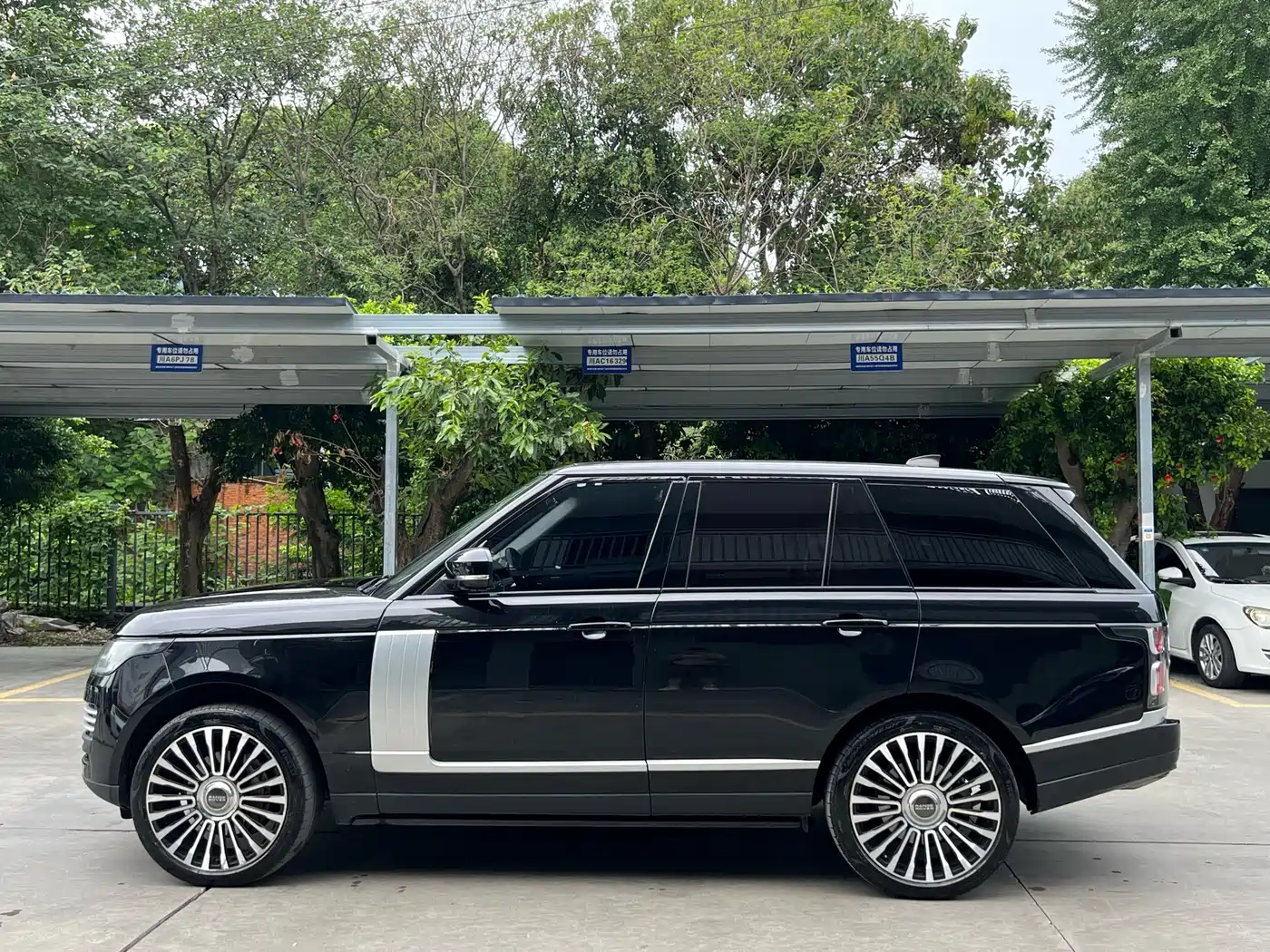 Land Rover Range Rover 2018 3.0 SC V6 Golden Age Edition фото 11