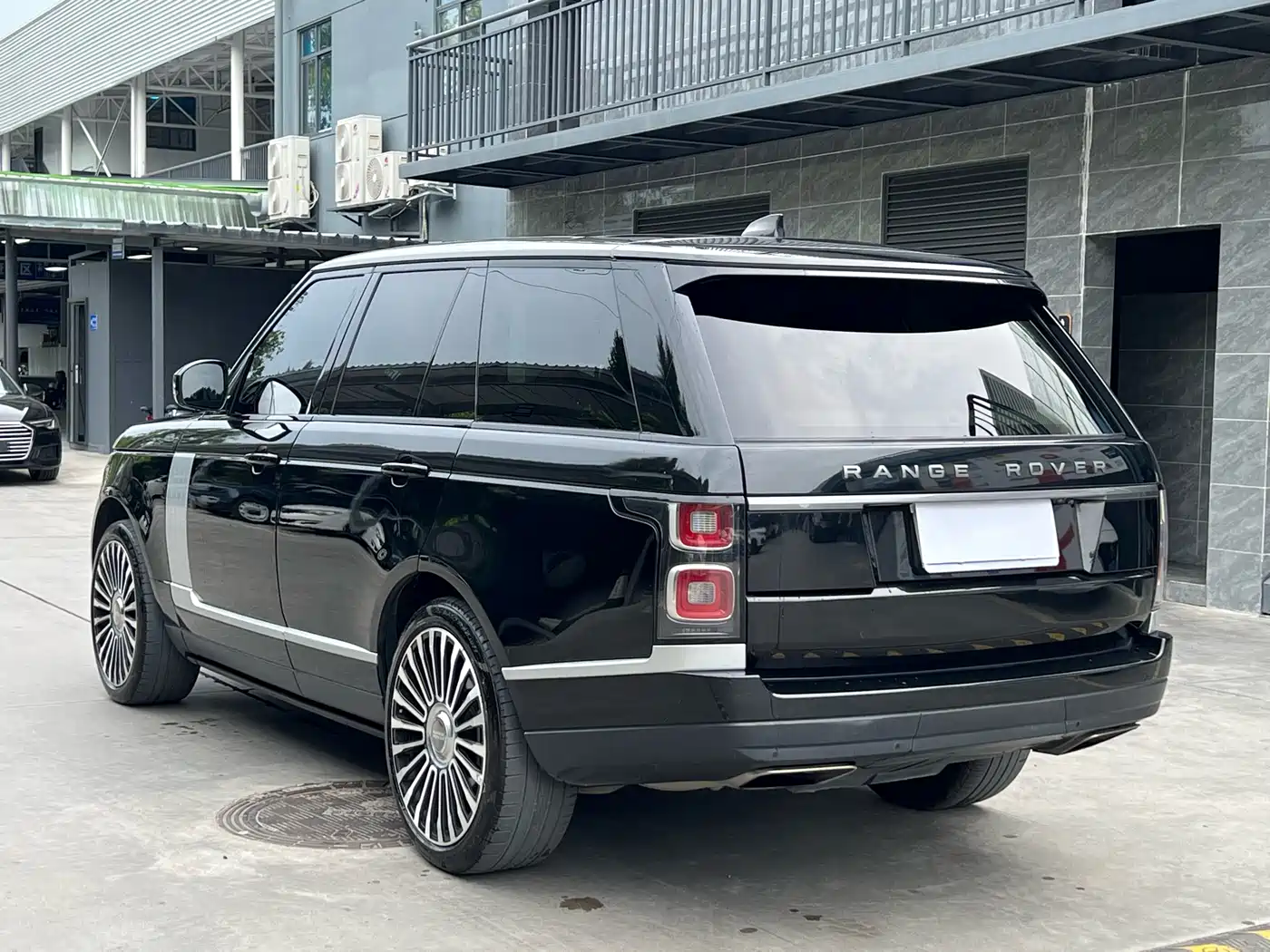 Land Rover Range Rover 2018 3.0 SC V6 Golden Age Edition фото 13