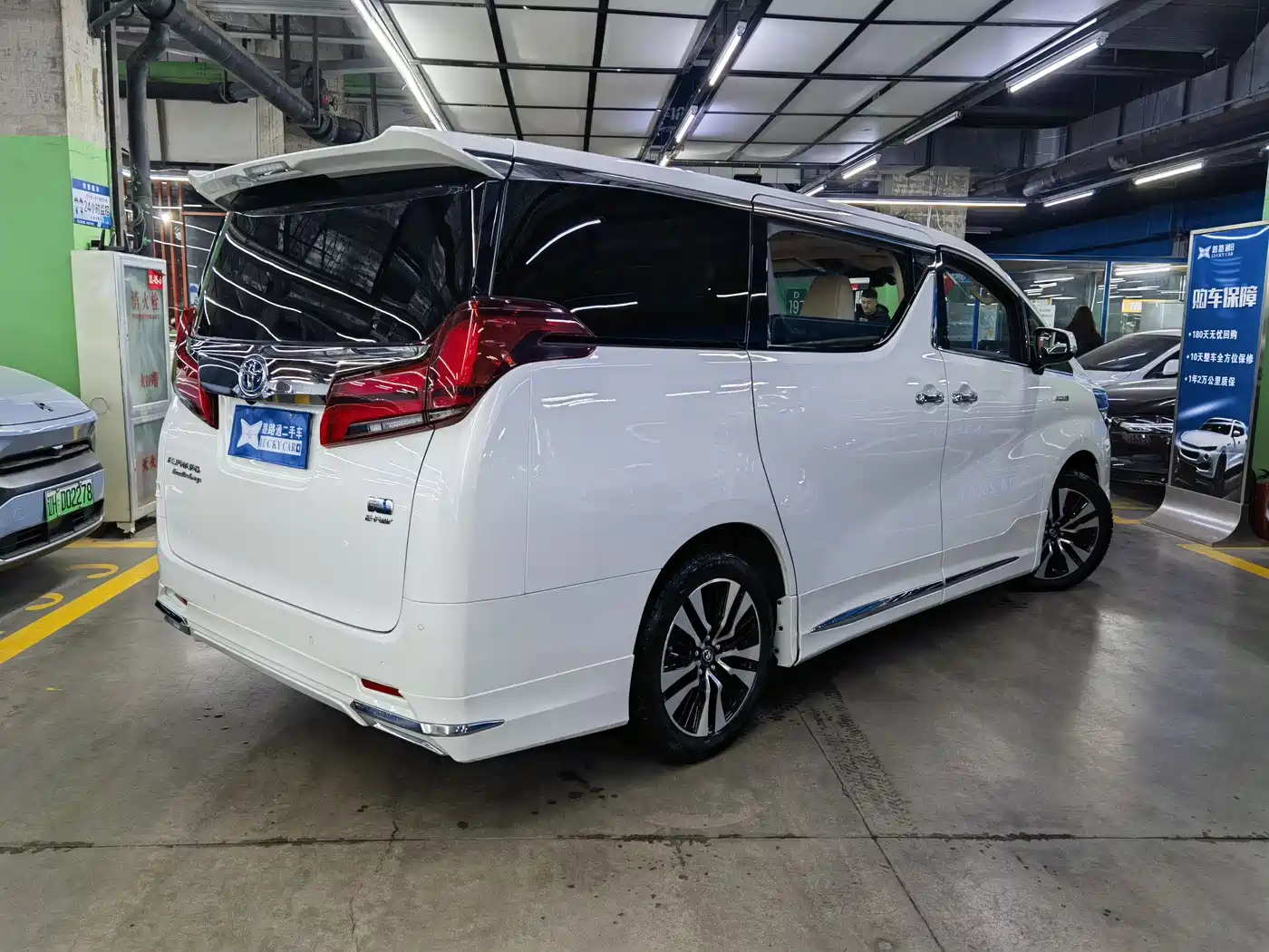 Toyota Alphard 2020 Hybrid 2.5L Premium Edition фото 6