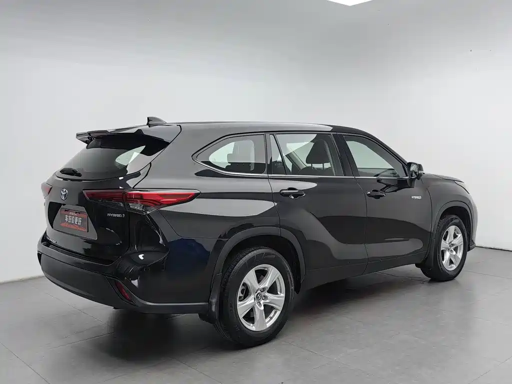 Фото 2 - Toyota Highlander
