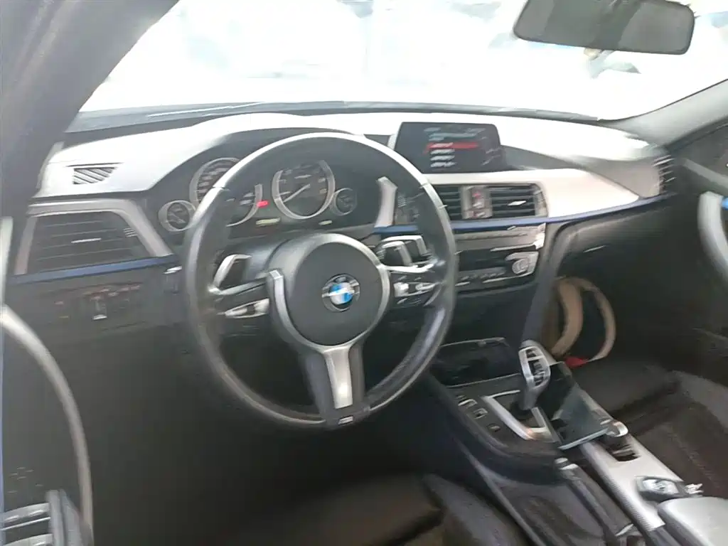 BMW 3 Series 2019 320i M Sport Package фото 10