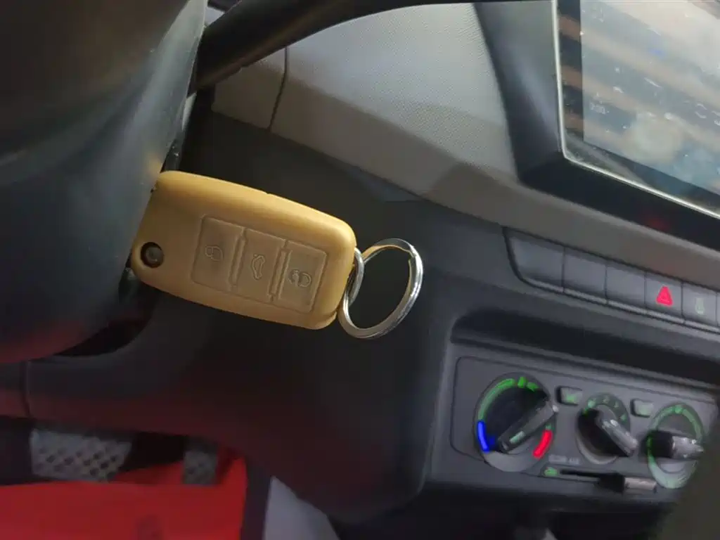 Škoda Fabia 2017 1.4L Auto Car Enjoy Edition фото 9