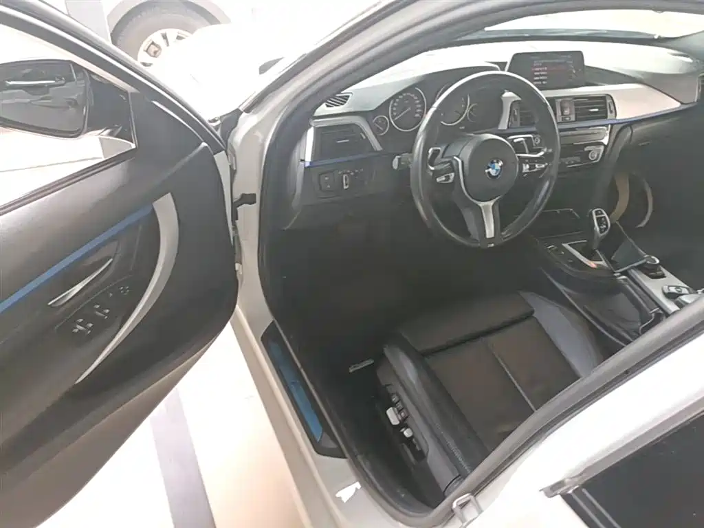 BMW 3 Series 2019 320i M Sport Package фото 16