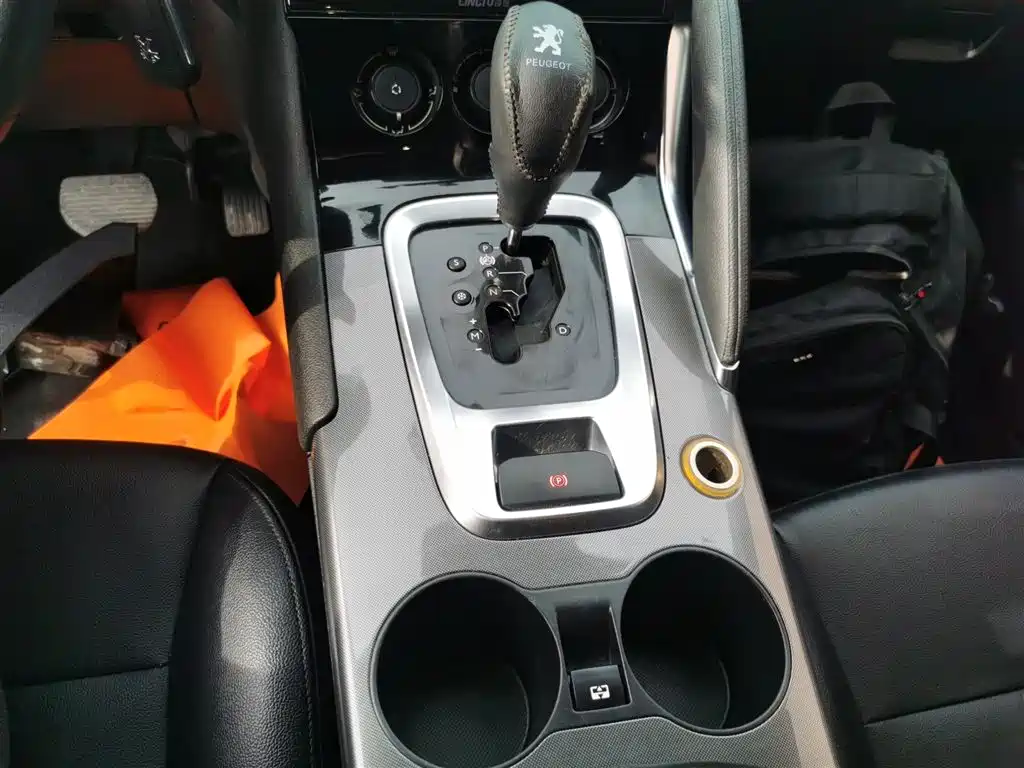 Peugeot 3008 2016 2.0L Automatic Classic Edition фото 14