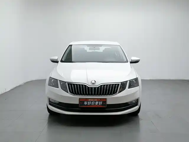 Škoda Octavia 2019 1.5L Manual Comfort Edition — фото 3