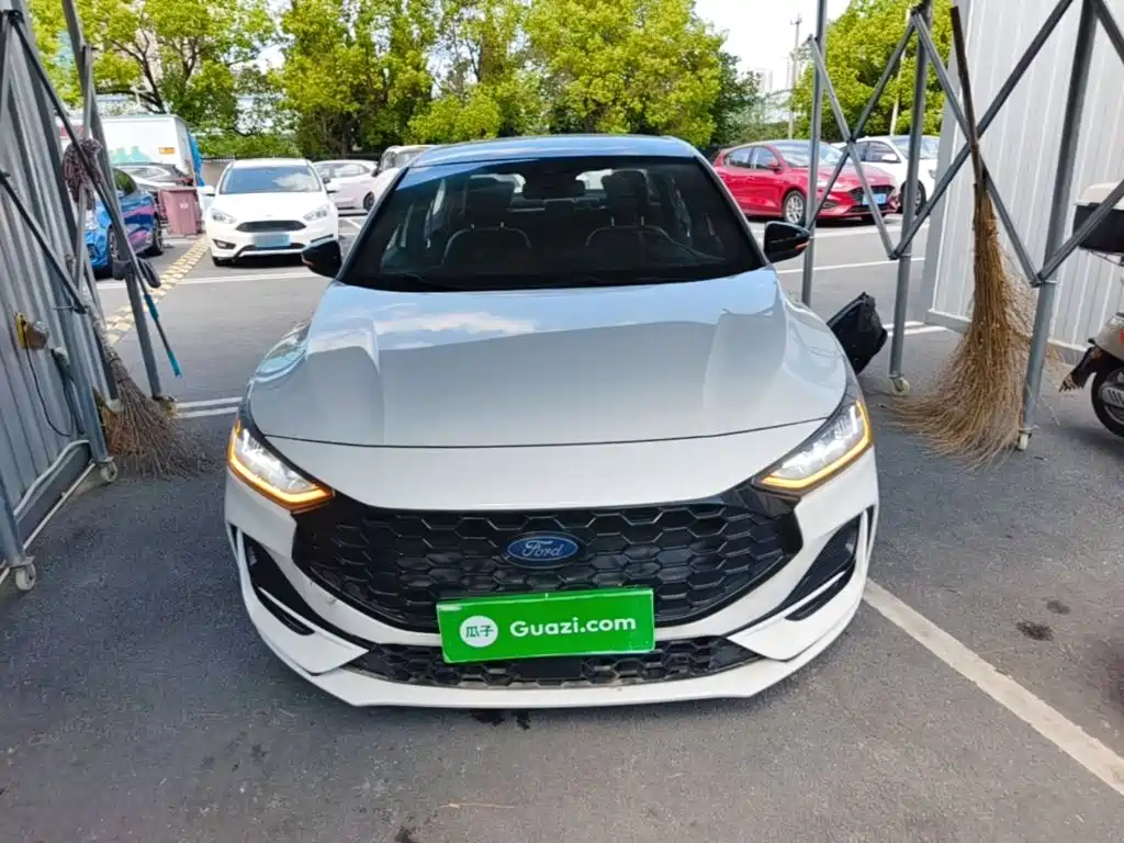 Ford Focus 2023 2022 Sedan EcoBoost 180 Automatic ST Line
