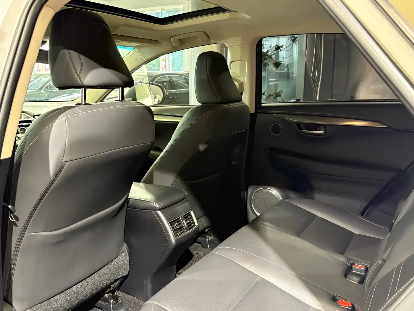 Фото 12 - Lexus NX