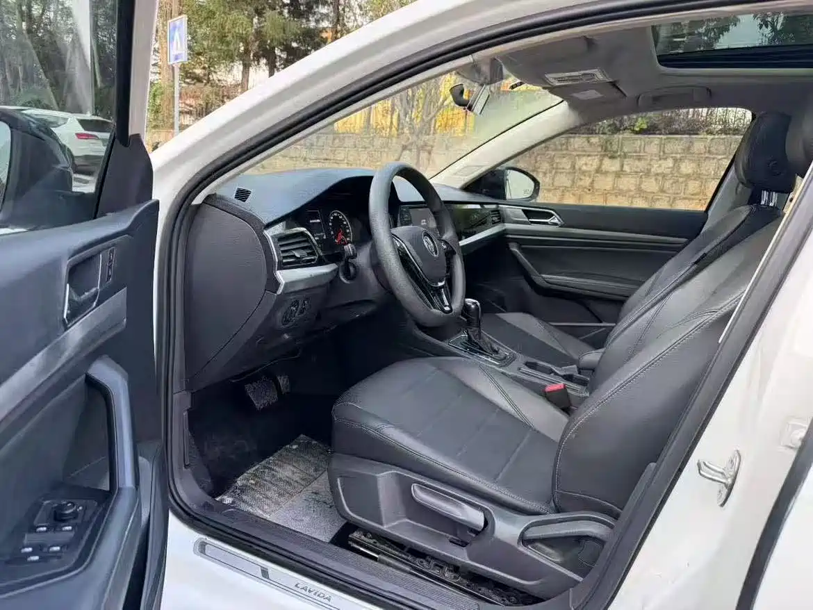 Volkswagen Lavida 2019 1.5L Automatic Comfort Edition China VI фото 5