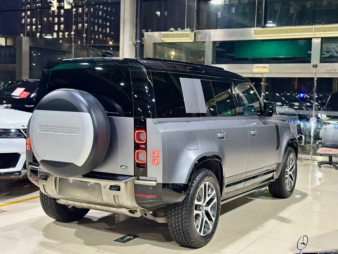 Land Rover Defender 2022 110 P400 X фото 10