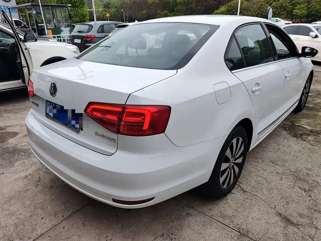 Volkswagen Sagitar 2018 1.6L Automatic Comfort фото 7