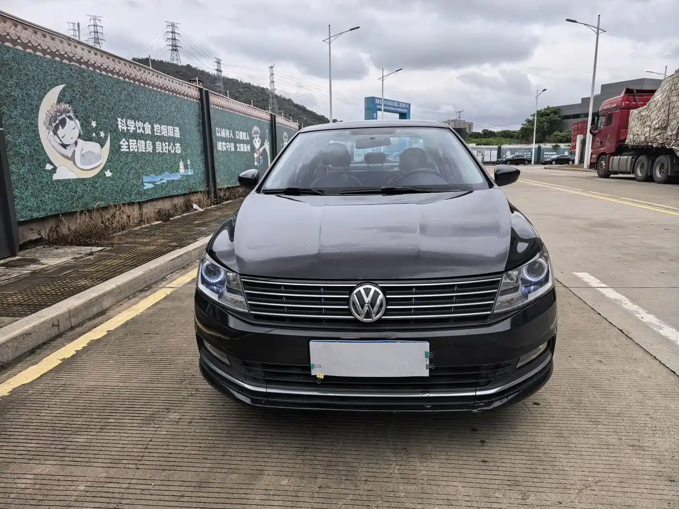 Volkswagen Lavida 2015 1.6L Automatic Comfort Edition фото 2