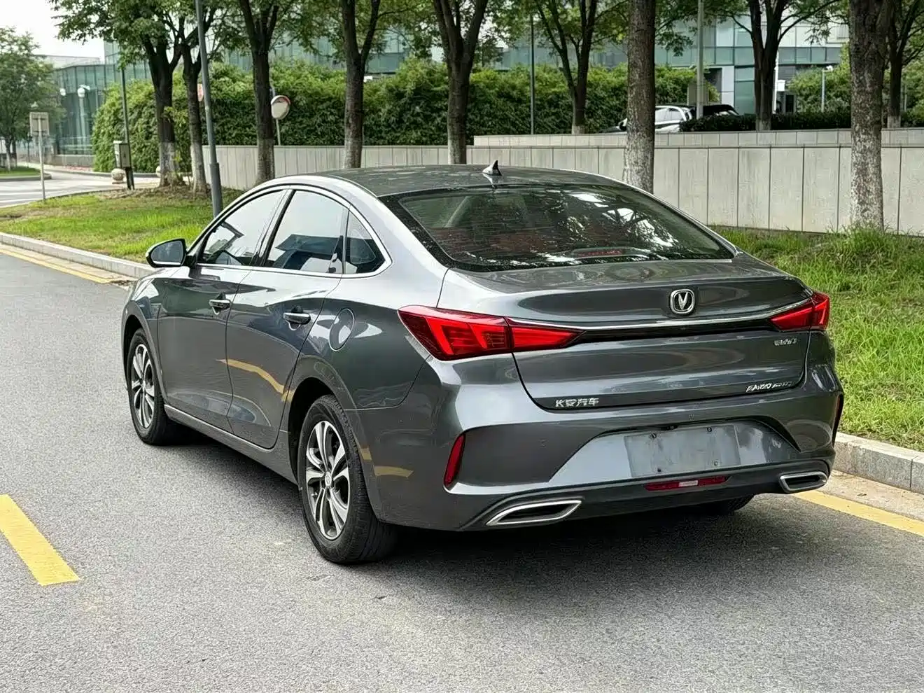Фото 7 - Changan Eado