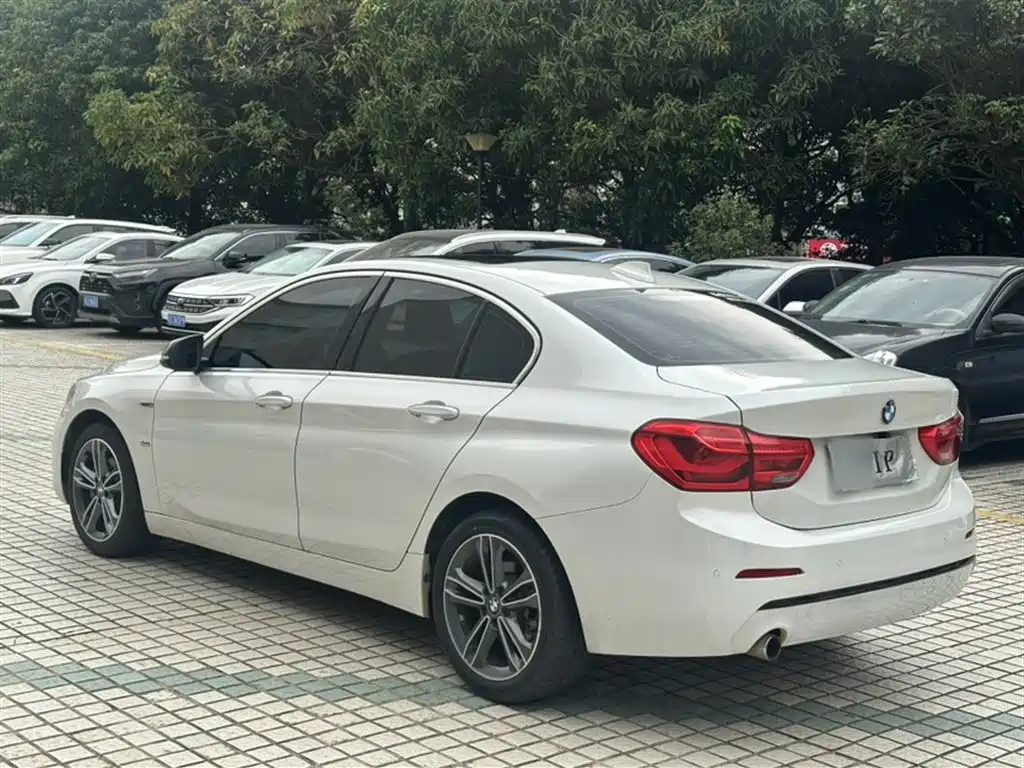 BMW 1 Series 2017 118i Sport фото 22