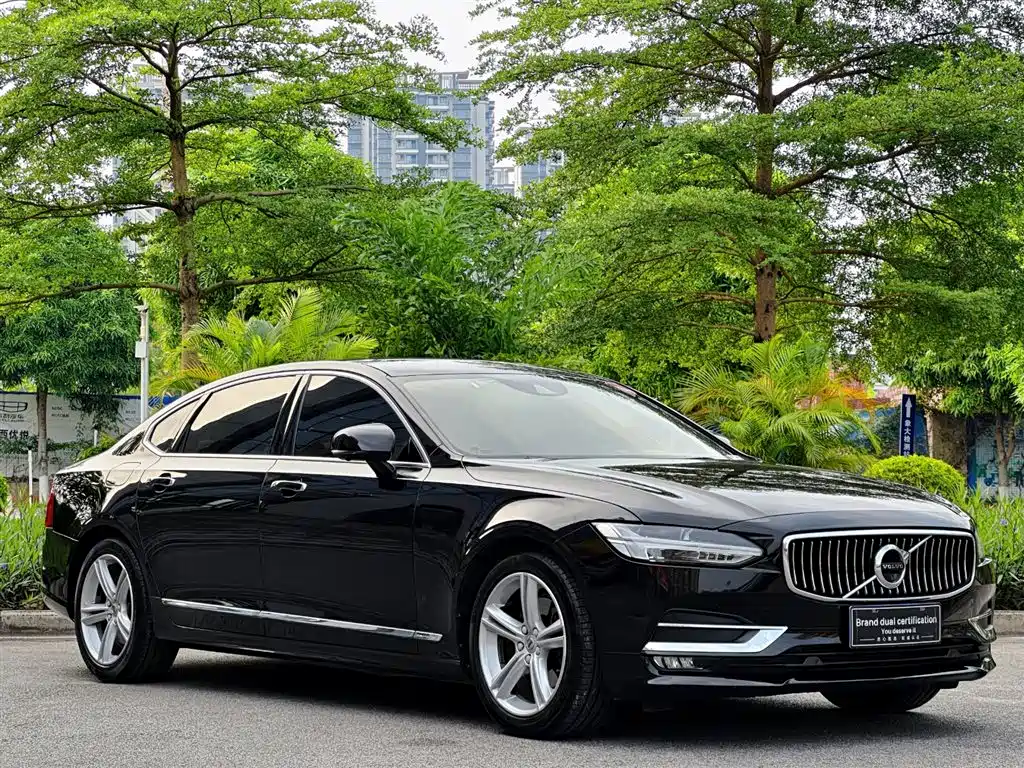 Фото 4 - Volvo S90