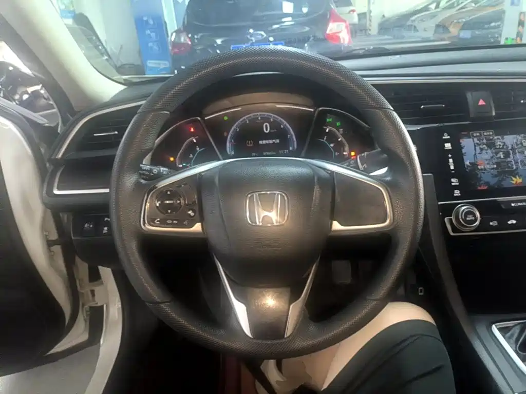 Фото 11 - Honda Civic