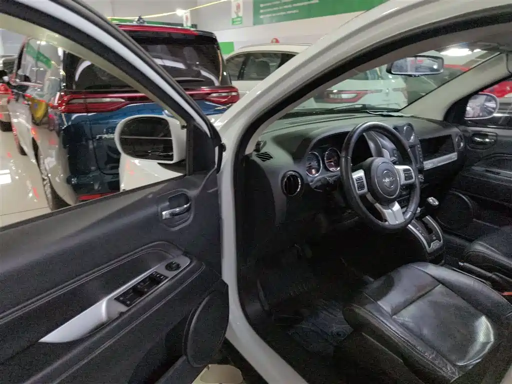Jeep Compass (Import) 2015 2015 2.0L 2WD Luxury