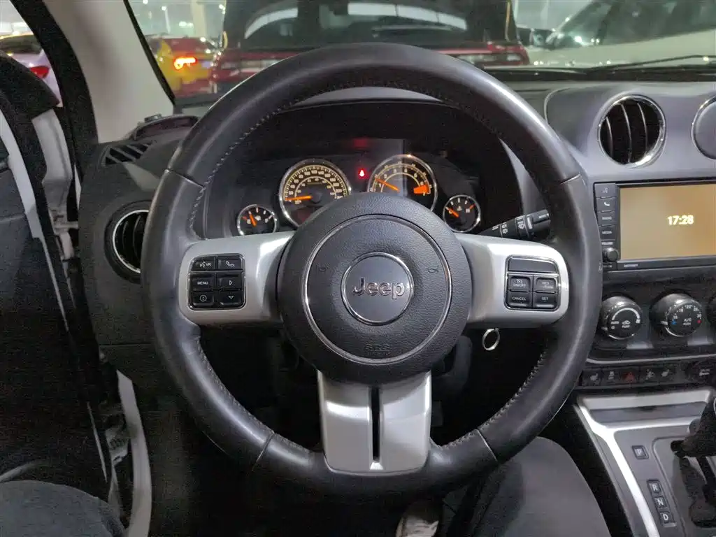 Jeep Compass (Import) 2015 2015 2.0L 2WD Luxury