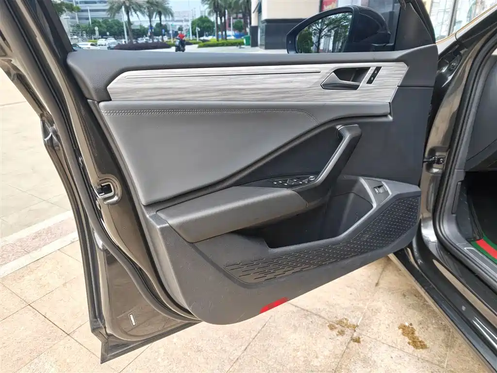 Volkswagen Sagitar 2023 300TSI DSG Surpassing Edition фото 17