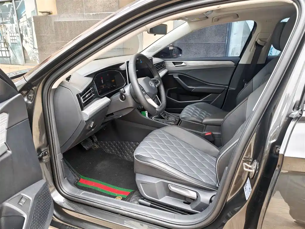 Volkswagen Sagitar 2023 300TSI DSG Surpassing Edition фото 16