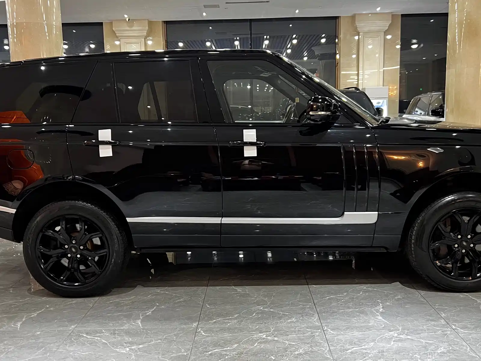 Photo 7 - Land Rover Range Rover