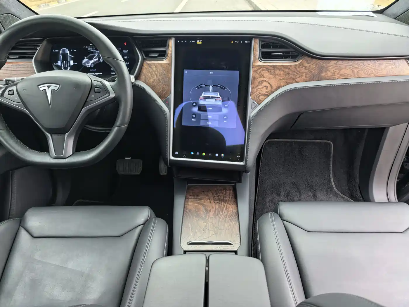 TESLA MODEL X