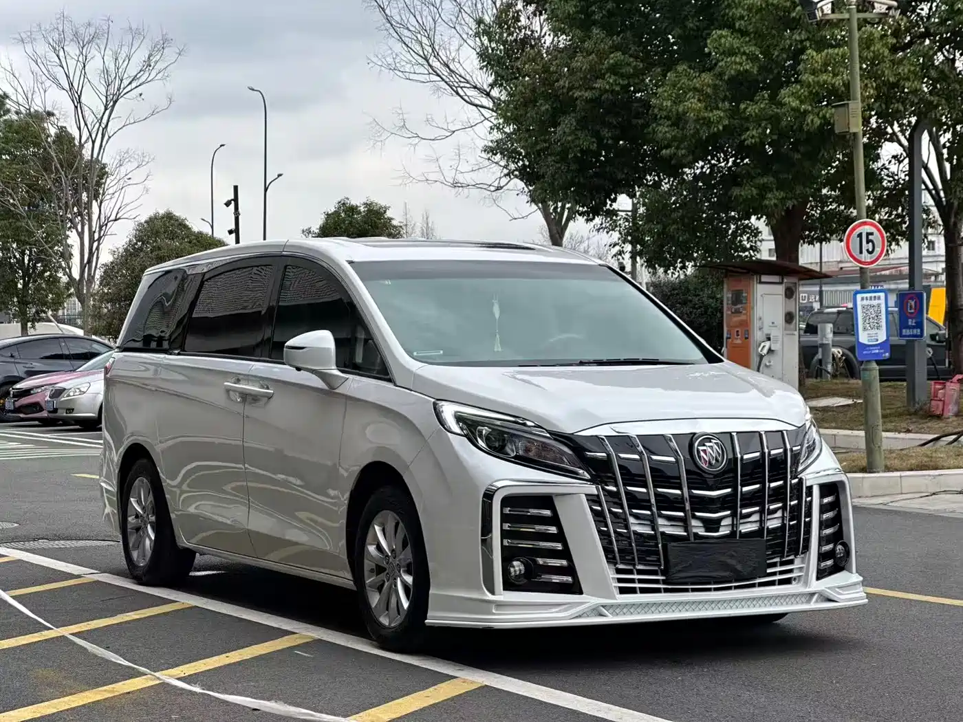 Buick GL8 2018 ES 28T Comfort Type China VI фото 3