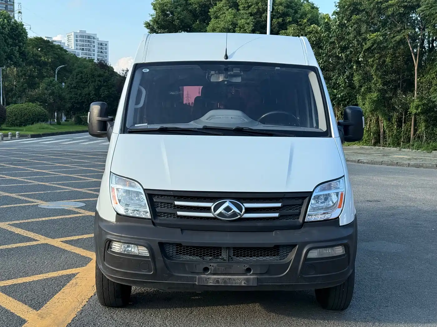 SAIC Maxus Xintu V80 2019 Model 2.5T Classic 6-speed manual Aoyuntong short wheelbase medium roof 5/6-seater фото 2