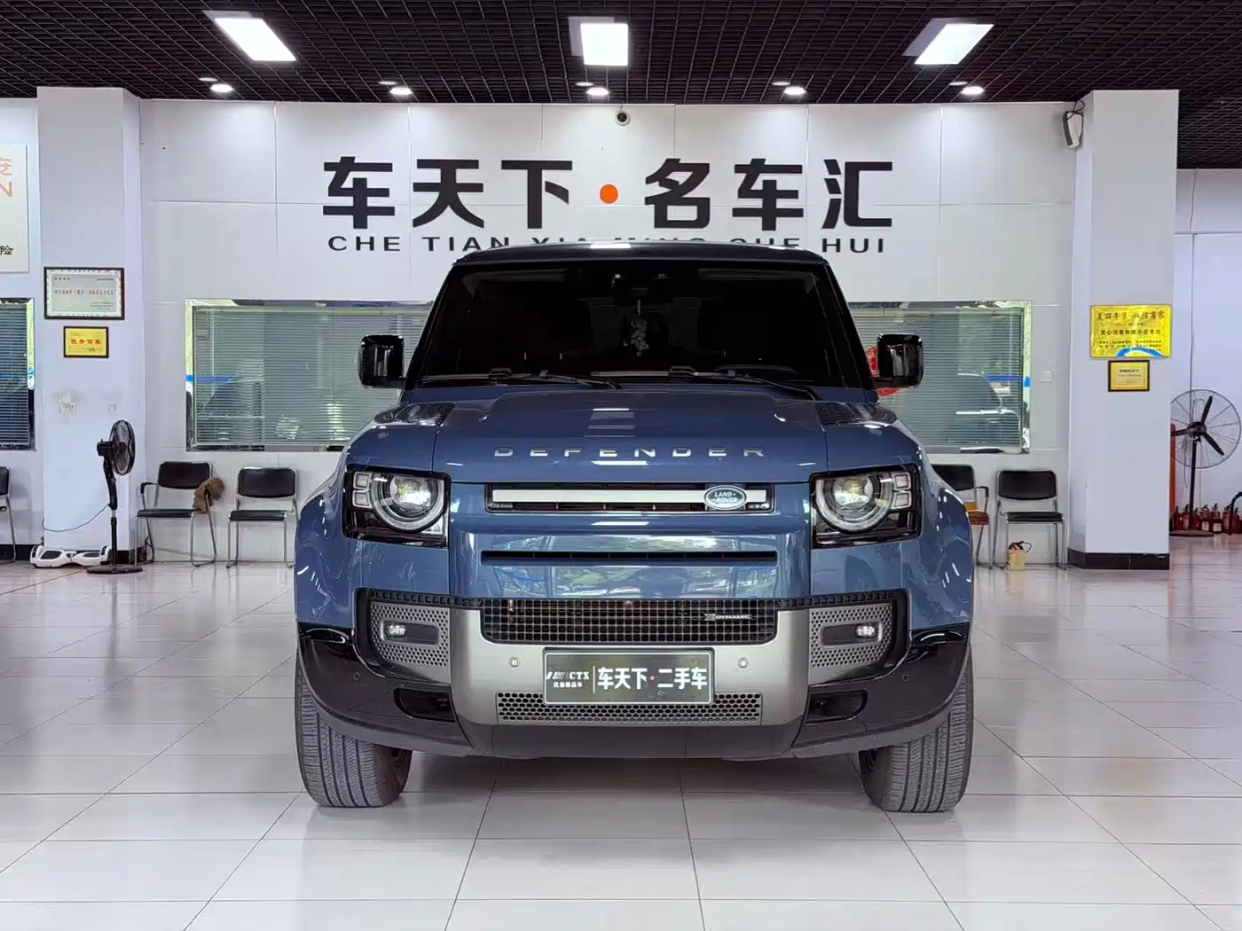 Photo 2 - Land Rover Defender