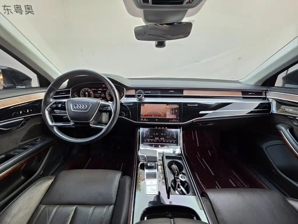 Фото 14 - Audi A8