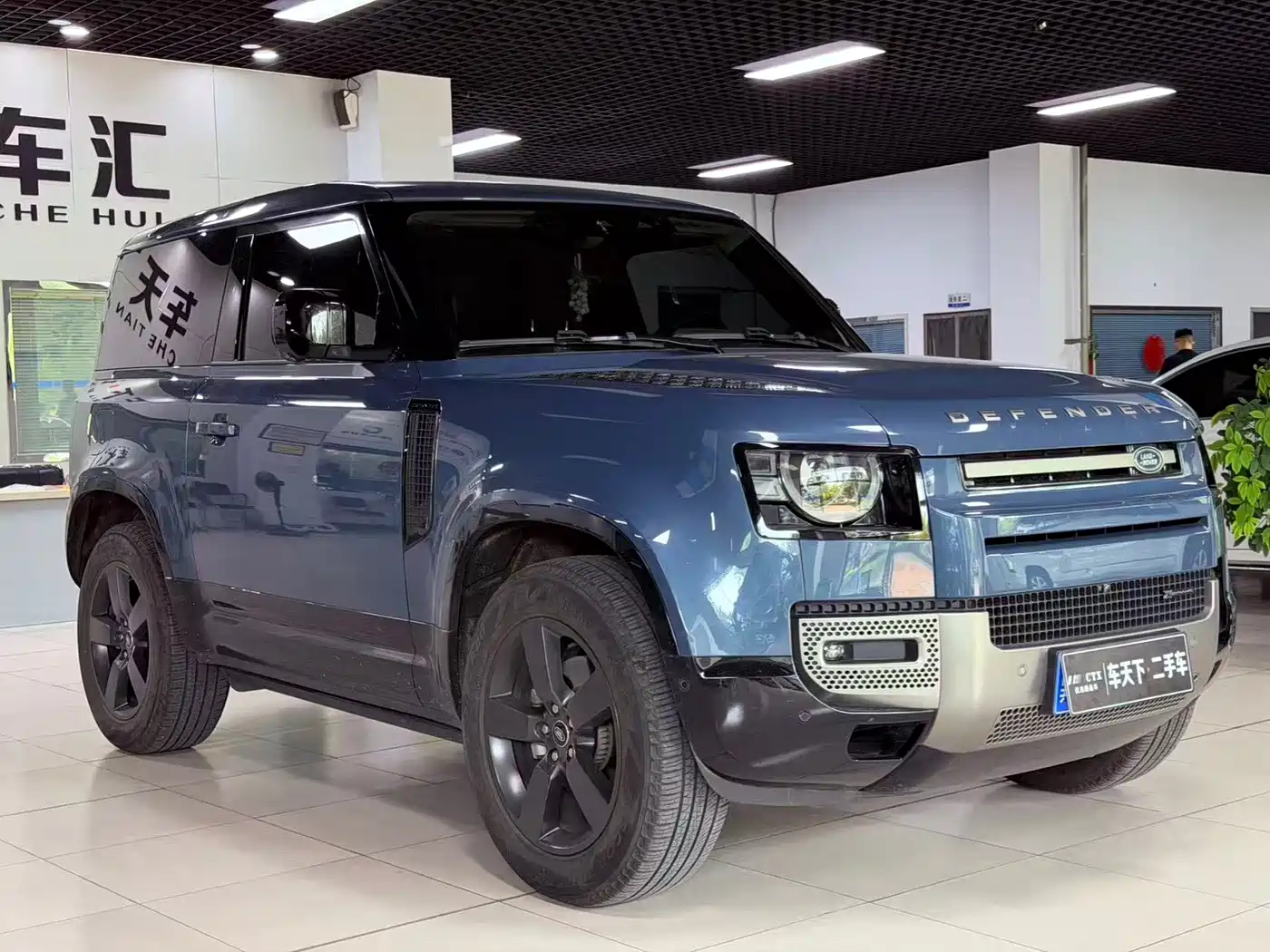 Photo 4 - Land Rover Defender