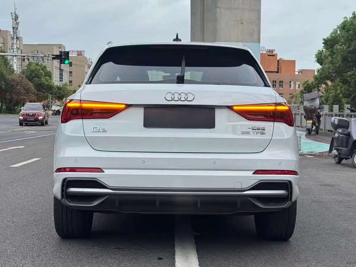 Фото 8 - Audi Q3