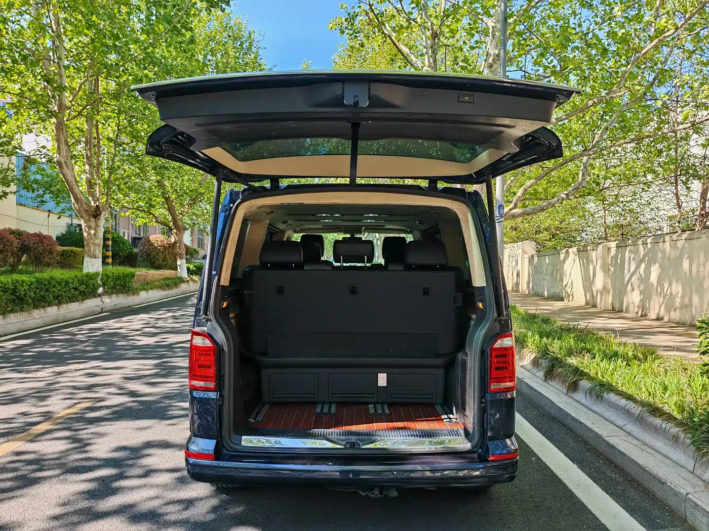 Volkswagen Multivan 2016 2.0TSI 4WD Prestige 7-Seater фото 8
