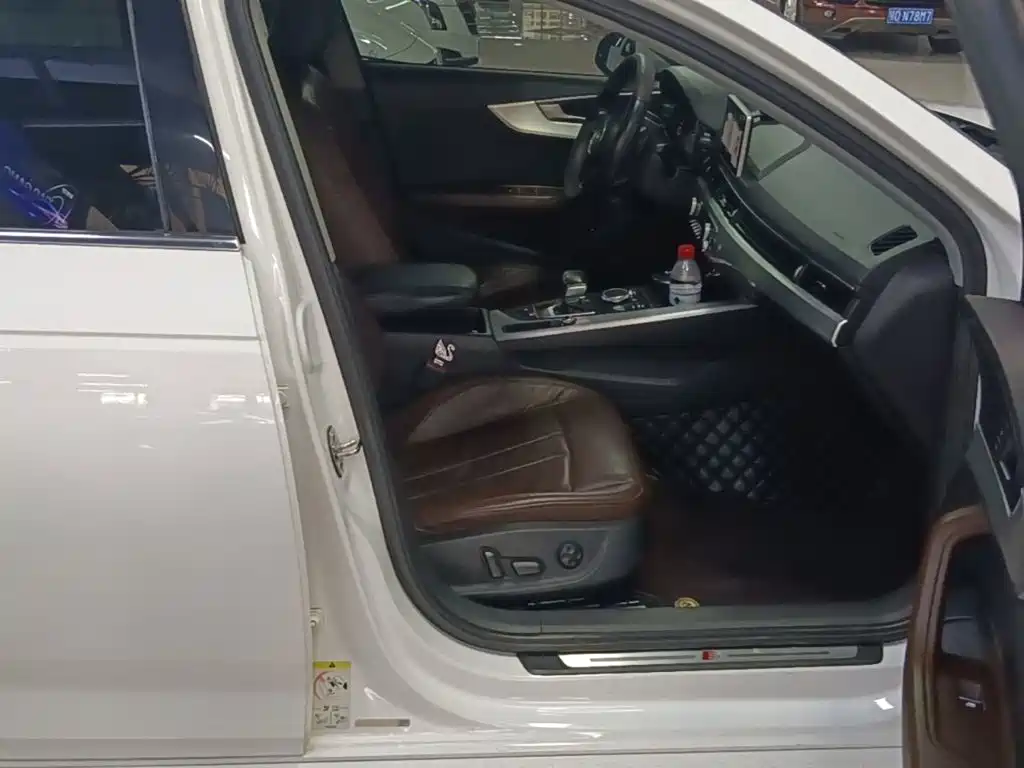 Фото 25 - Audi A4L