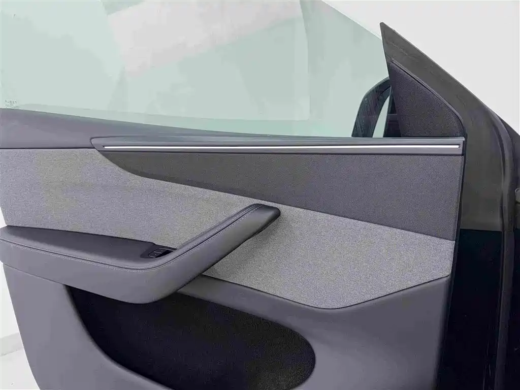 Tesla Model Y 2026 2025 Rear-Wheel Drive
