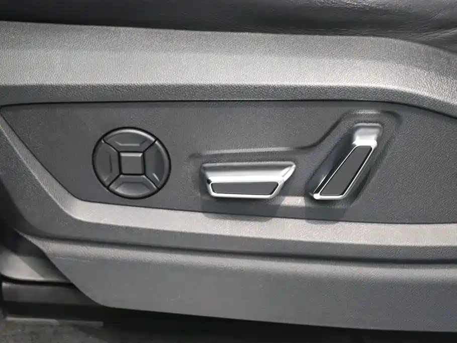 Audi Q6 2024 40 TFSI quattro Cloud View Yulin Package 7-seater фото 13