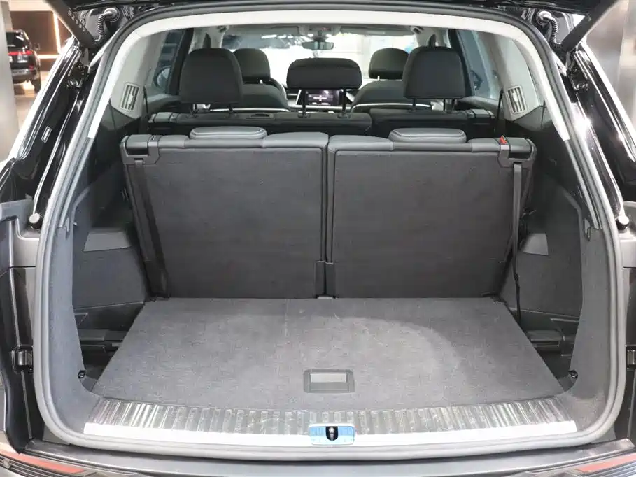 Audi Q6 2024 40 TFSI quattro Cloud View Yulin Package 7-seater фото 32