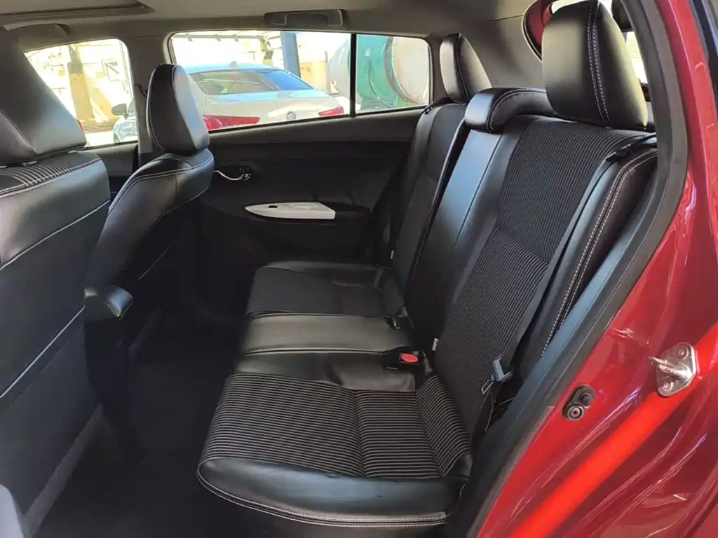 Toyota YARiS L Zhi Xuan 2015 1.5G Auto Sunroof Special Edition фото 17
