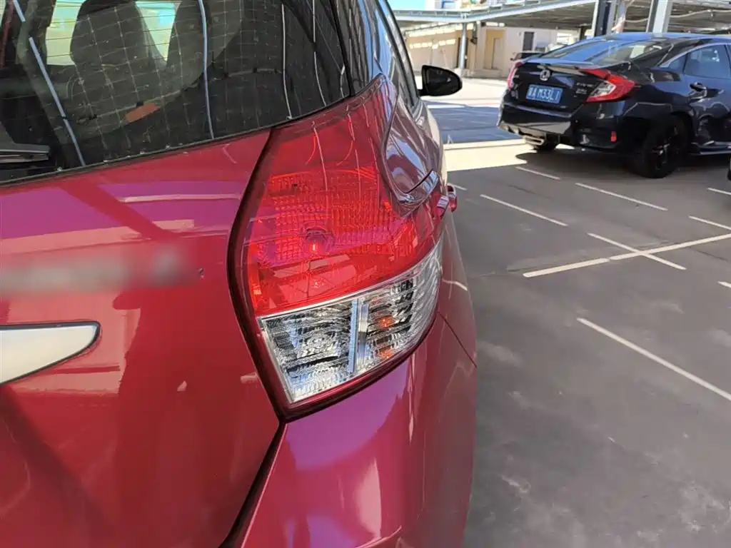 Toyota YARiS L Zhi Xuan 2015 1.5G Auto Sunroof Special Edition фото 8