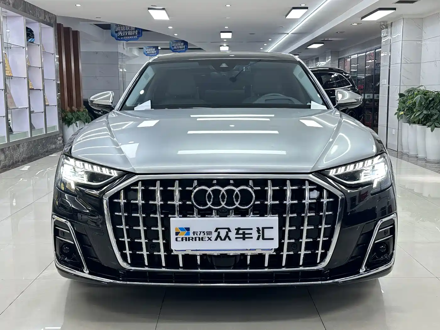 Фото 2 - Audi A8