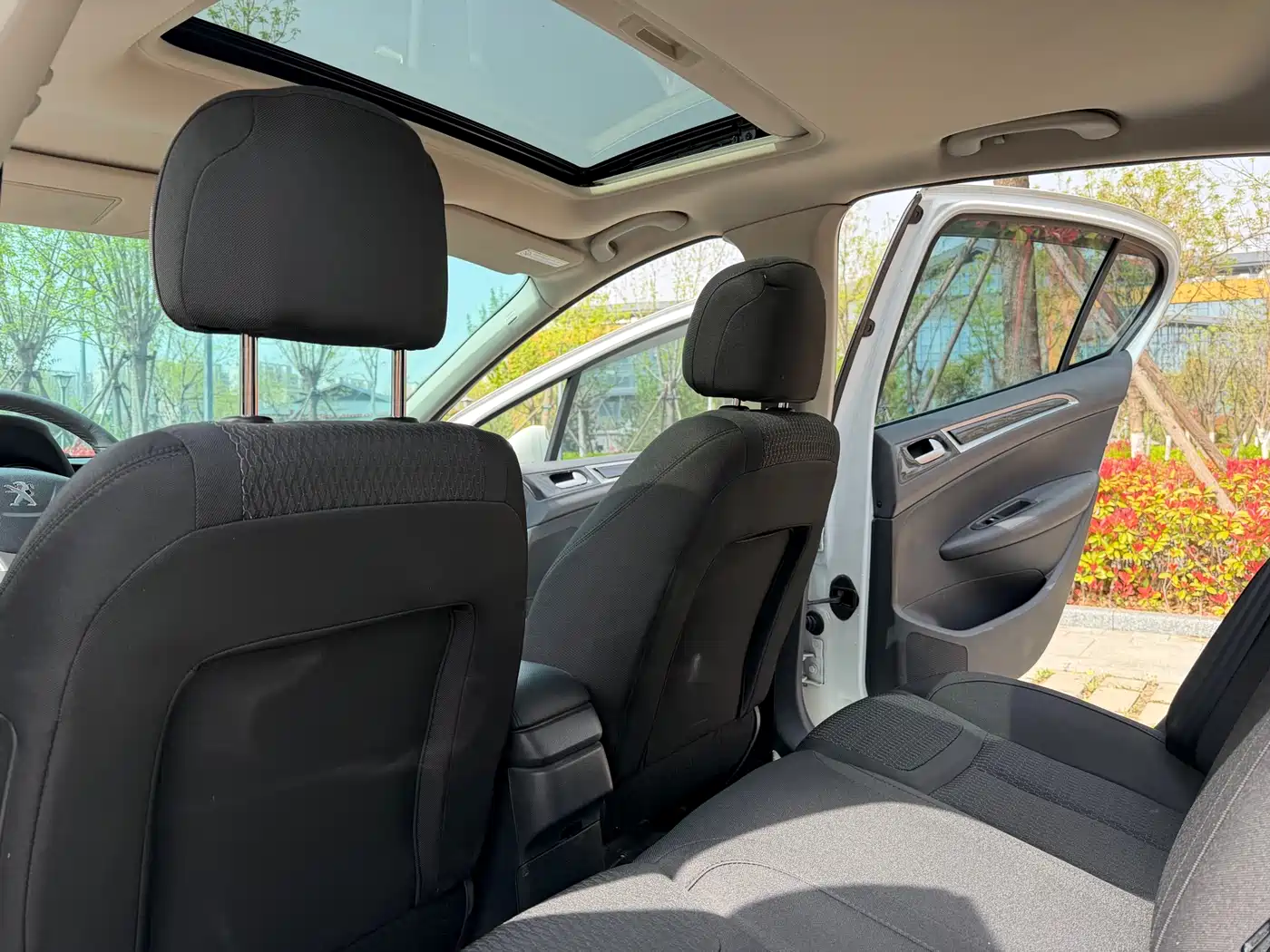 Peugeot 308 2014 Model Joy Edition Classic 1.6L Automatic Superior Style фото 10