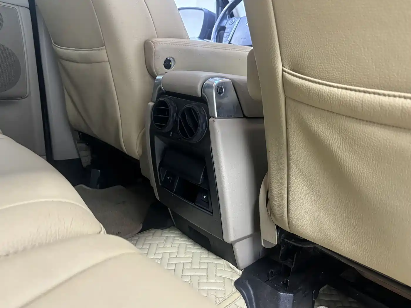 Land Rover Discovery 2012 5.0 V8 SE фото 9