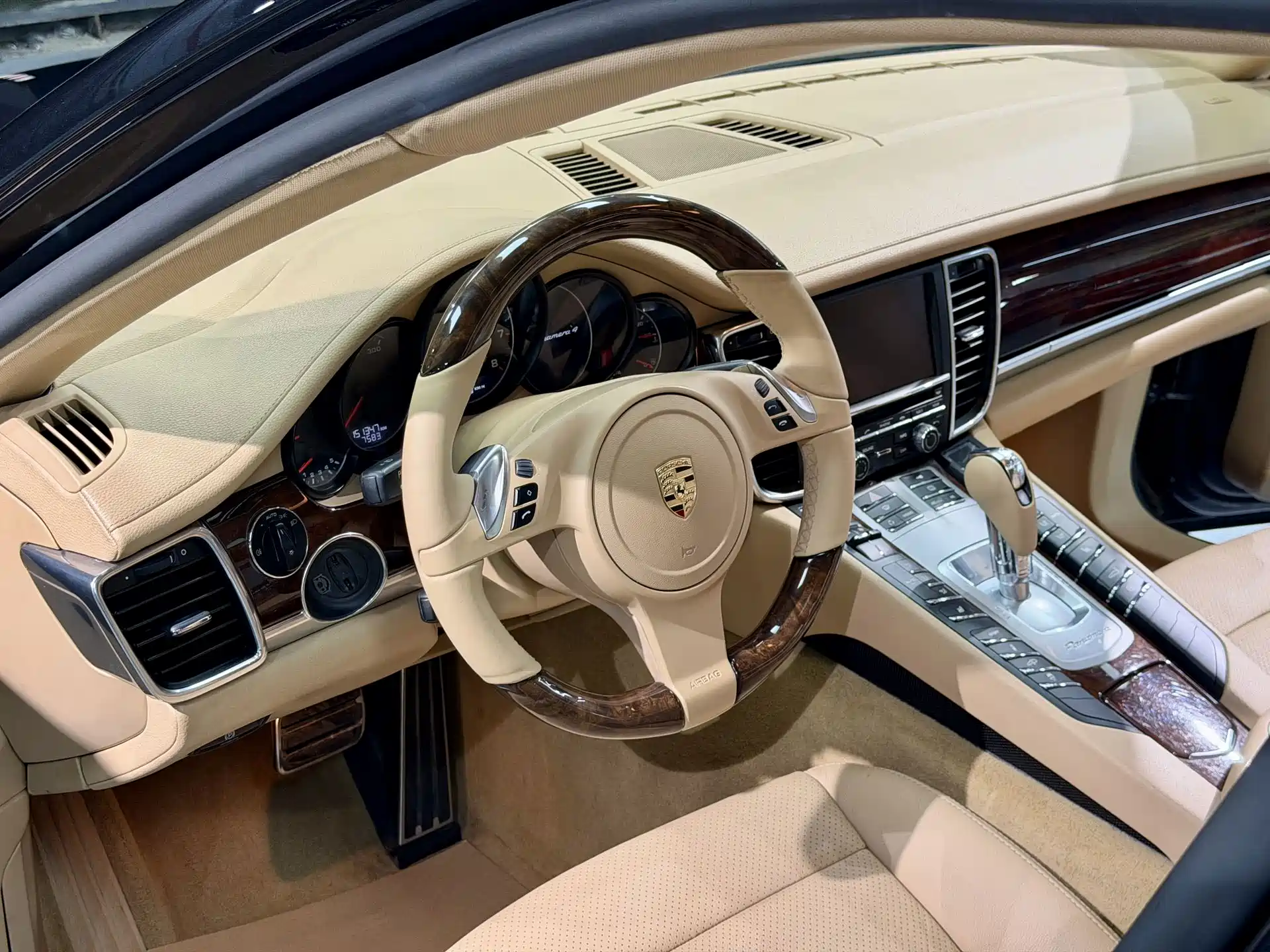 Фото 9 - Porsche Panamera