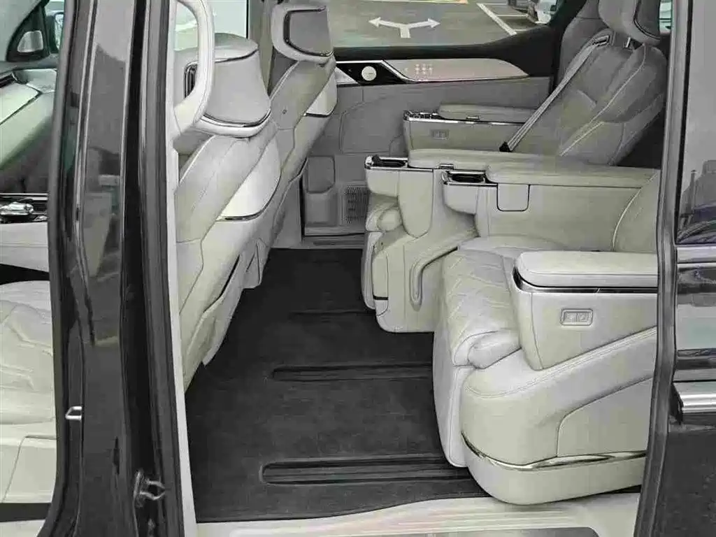 Volvo EM90 2024 2025 Ultra Six-Seater