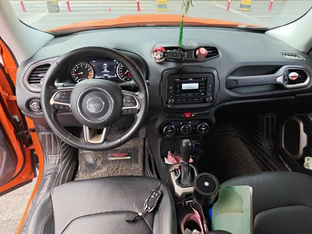 Photo 10 - Jeep Renegade
