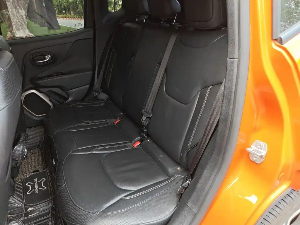 Photo 18 - Jeep Renegade