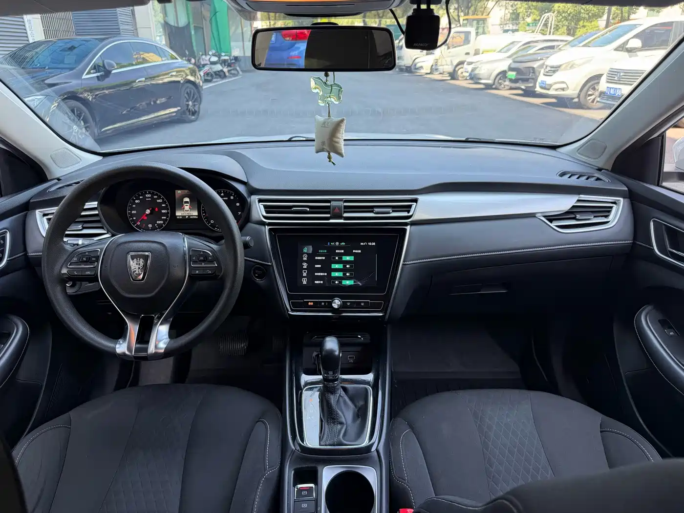 Фото 7 - Roewe i5