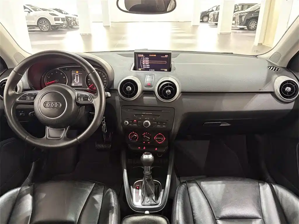 Фото 6 - Audi A1