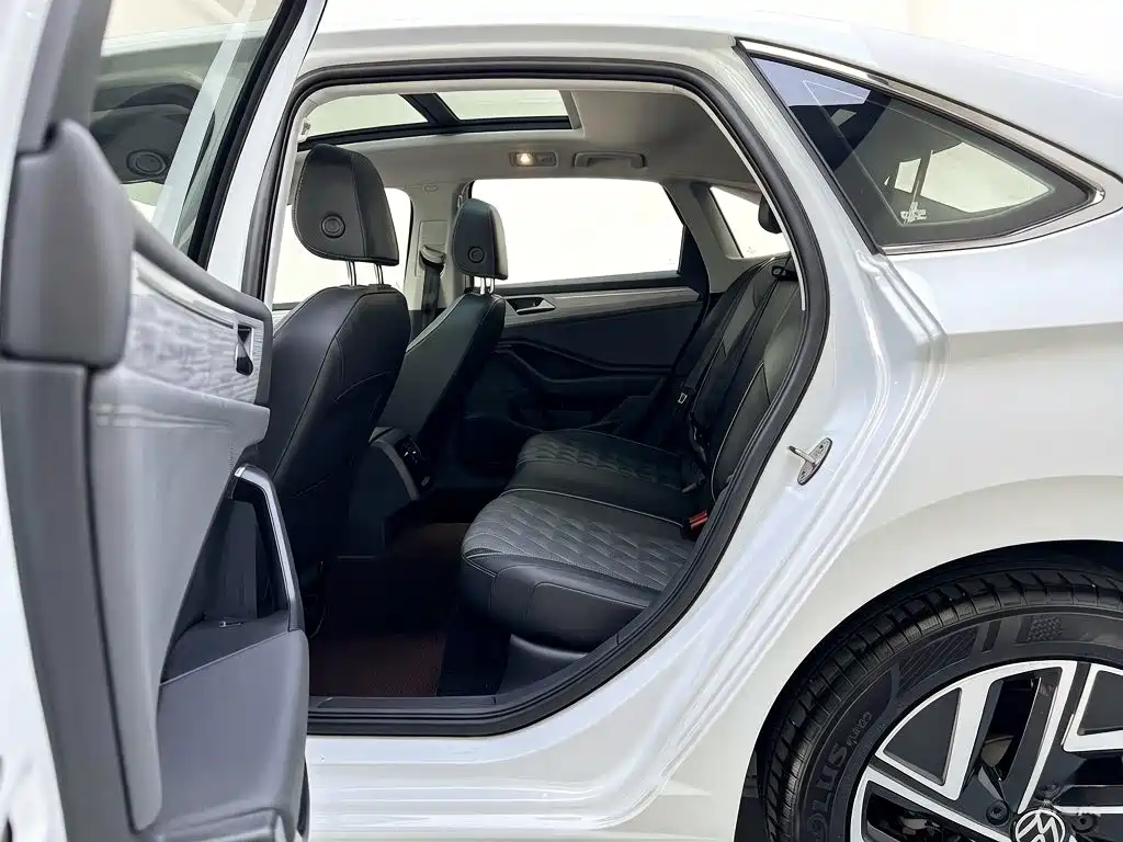 Volkswagen Sagitar 2024 300TSI DSG Surpass Edition фото 4