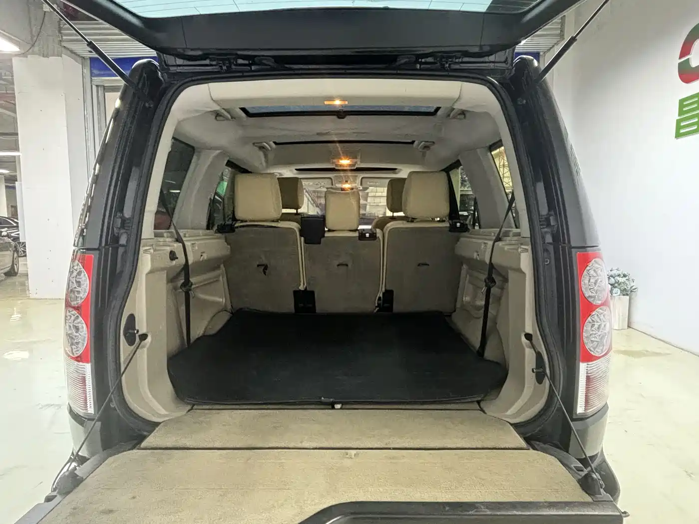 Land Rover Discovery 2012 5.0 V8 SE фото 6