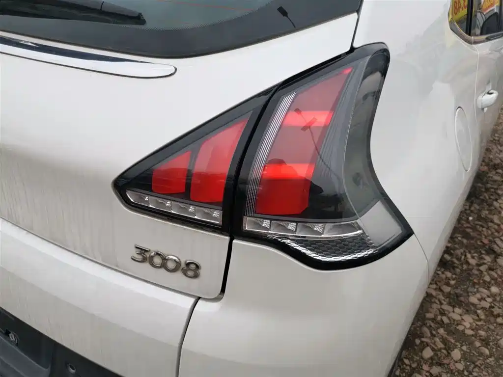 Peugeot 3008 2016 2.0L Automatic Classic Edition фото 24